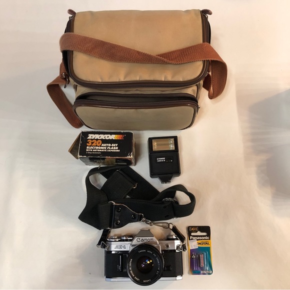 Vintage Canon AE-1 w/ 50mm Lens, ZYKKOR Flash, Canon FD 100-200/5.6 Zoom etc. - Picture 3 of 13